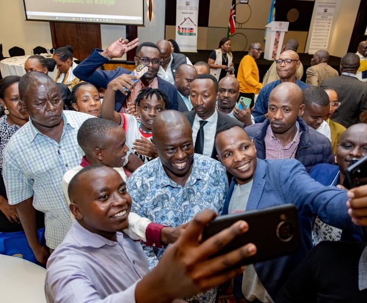 Kenyans in Rwanda take selfies with DP Gachagua